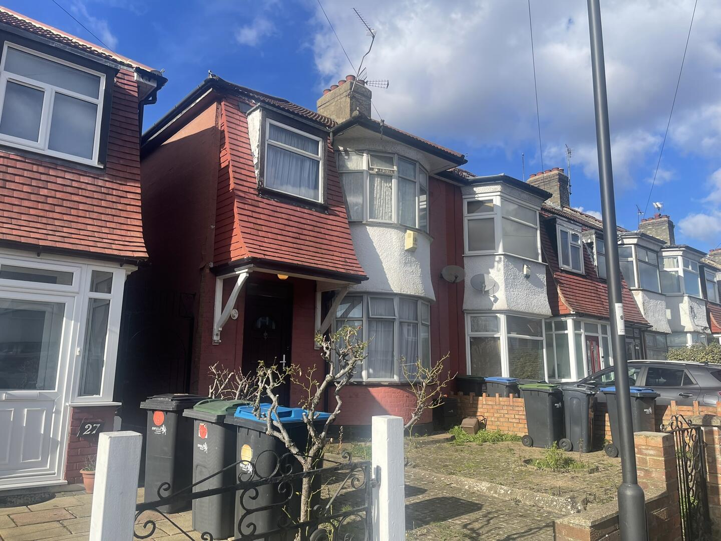 3 bed property in Kendal Avenue, London